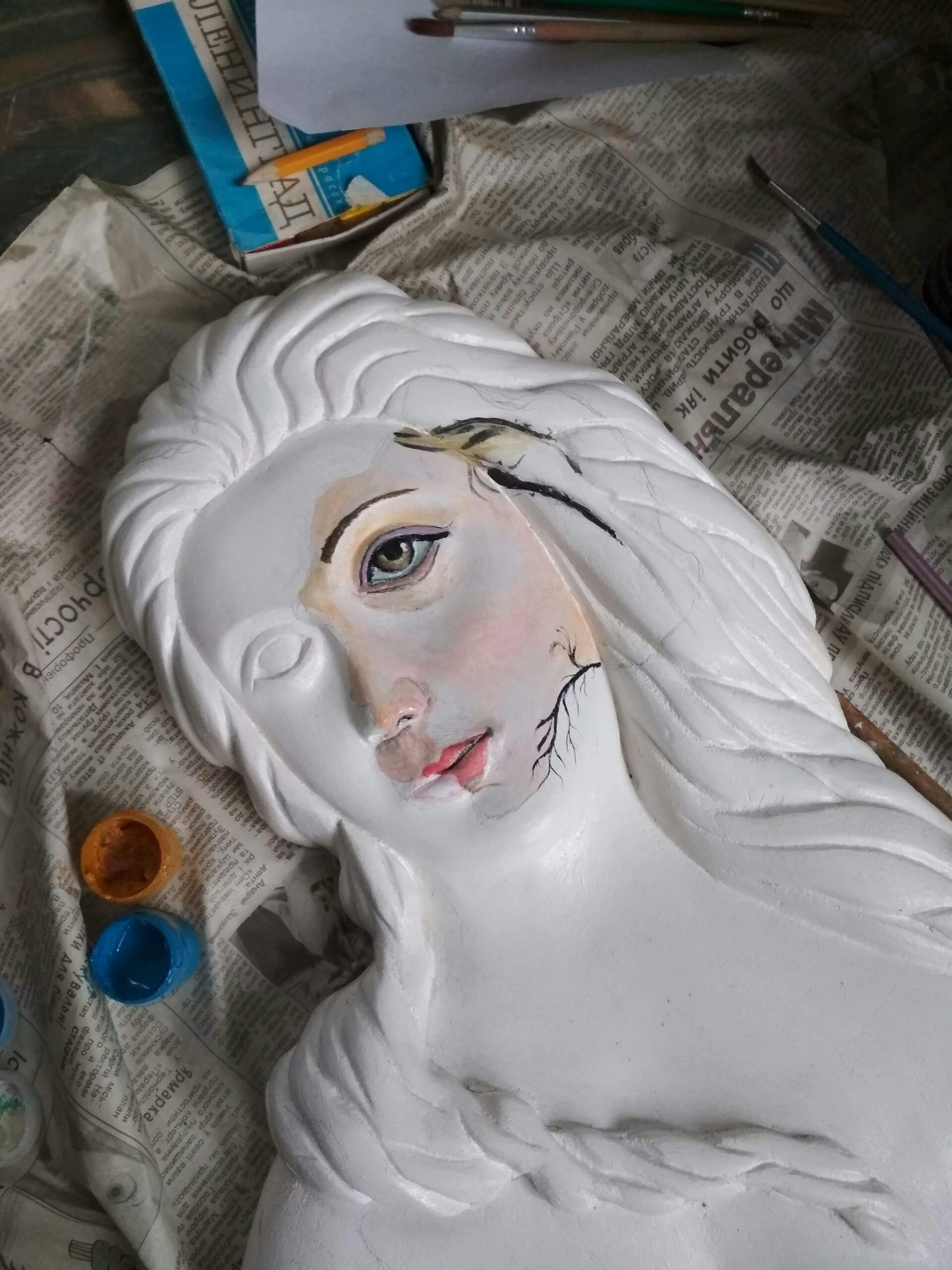 Bust sculpture of a woman with partially painted face, symbolizing layered identity and the concept of brand archetypes.
